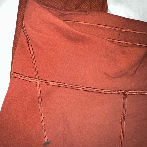 Lululemon - Picture 2 of 6